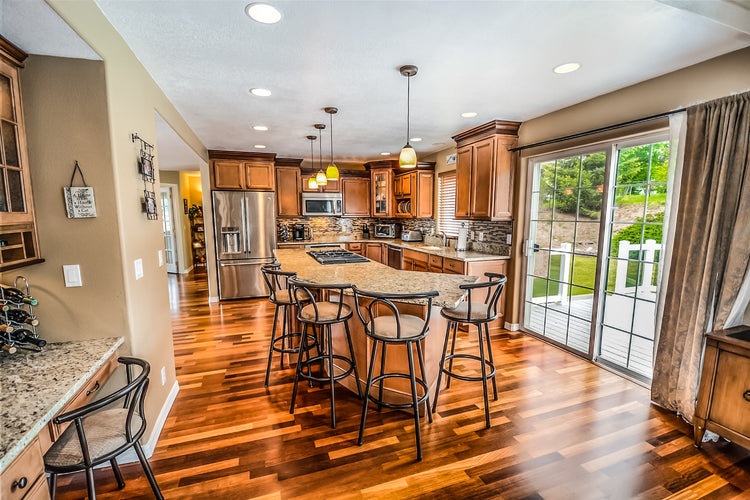 Kitchen & Bathroom